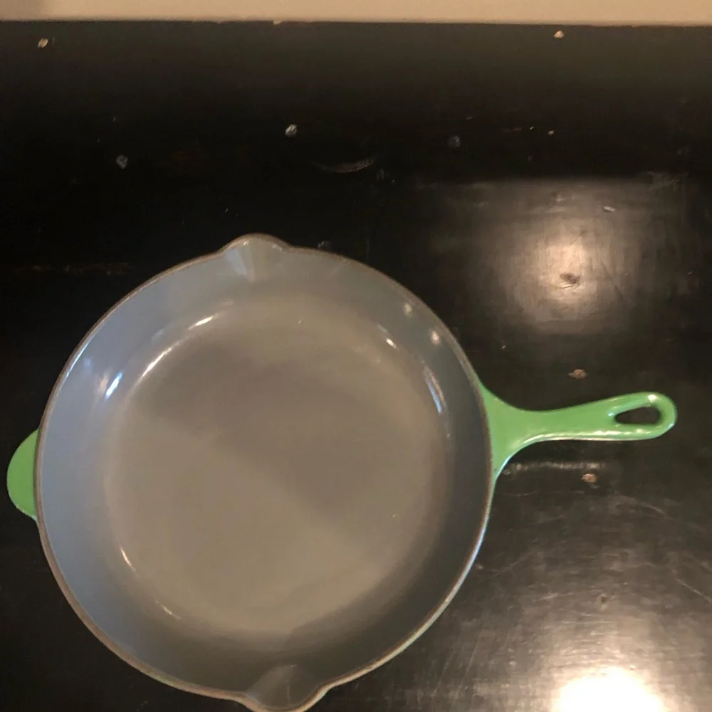 Le Creuset 26 cm fry pan cast iron green great condition preowned